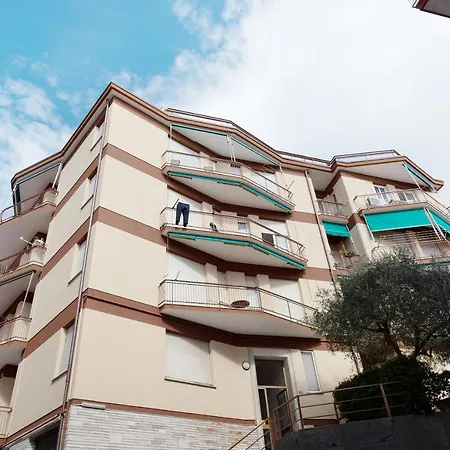 Bilocale Corosu Con 2 Balconi * Varazze