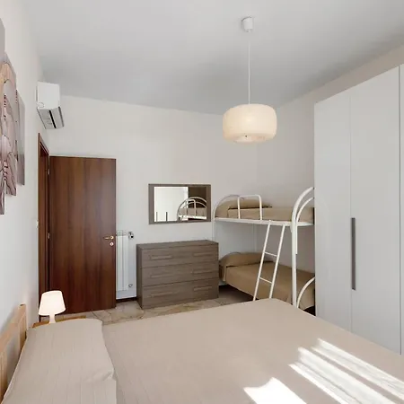 Bilocale Corosu Con 2 Balconi