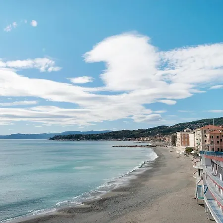 Appartement Bilocale Corosu Con 2 Balconi Varazze