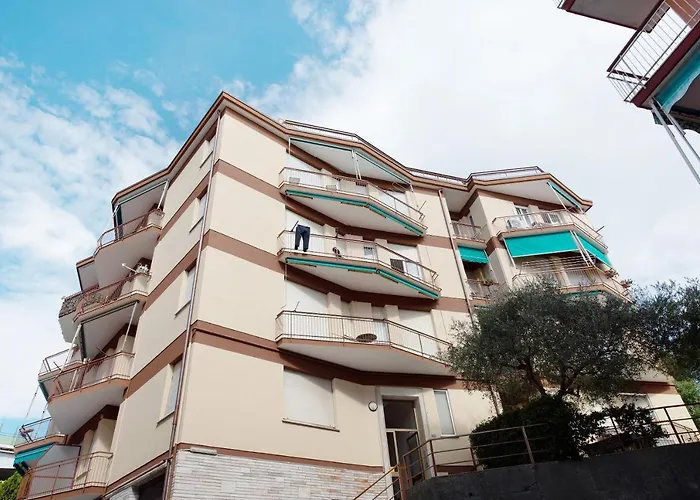 Bilocale Corosu Con 2 Balconi * Varazze