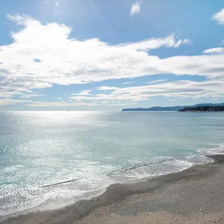 Bilocale Corosu Con 2 Balconi Varazze